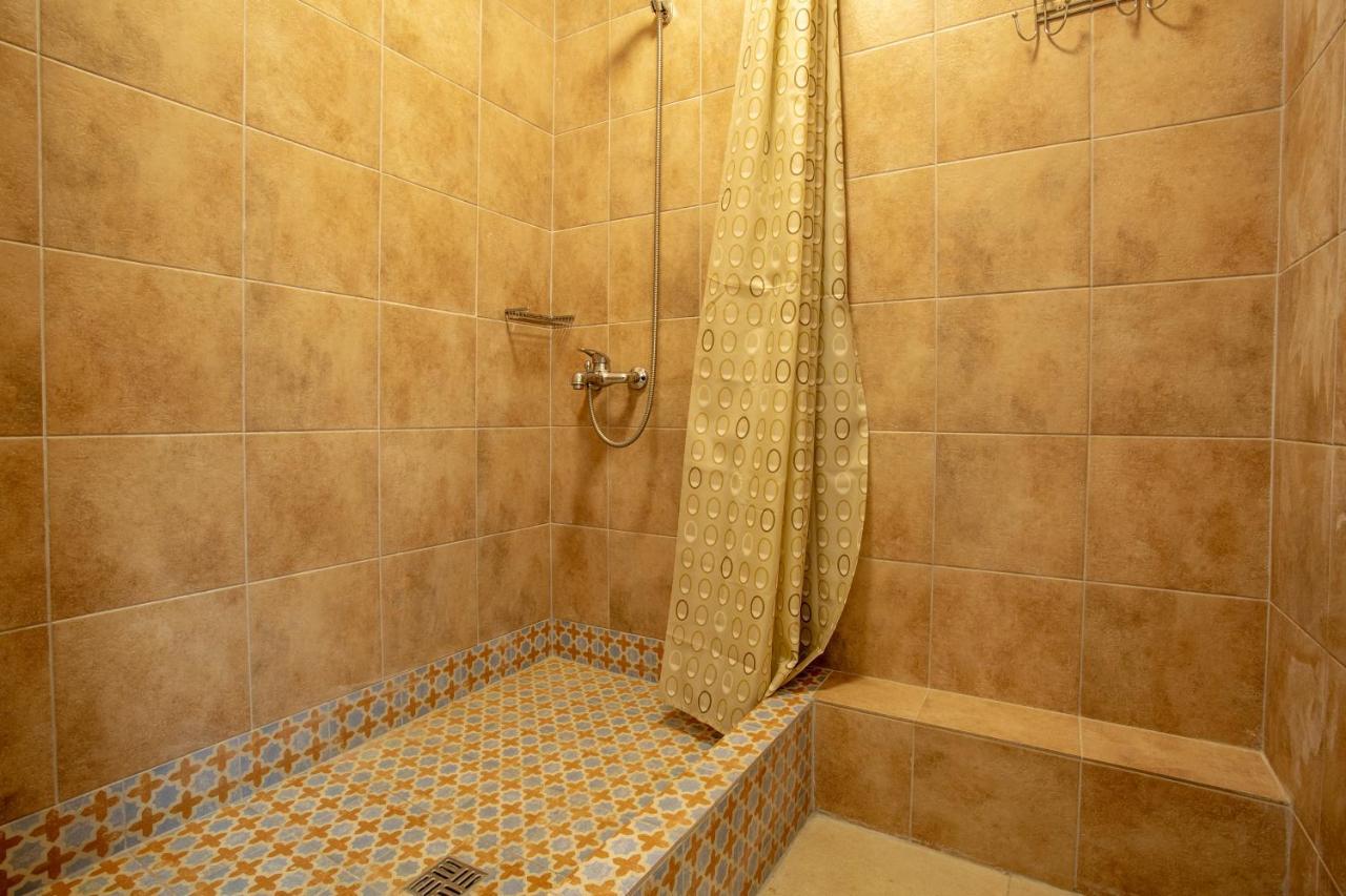 بيت شباب P2b & Bar